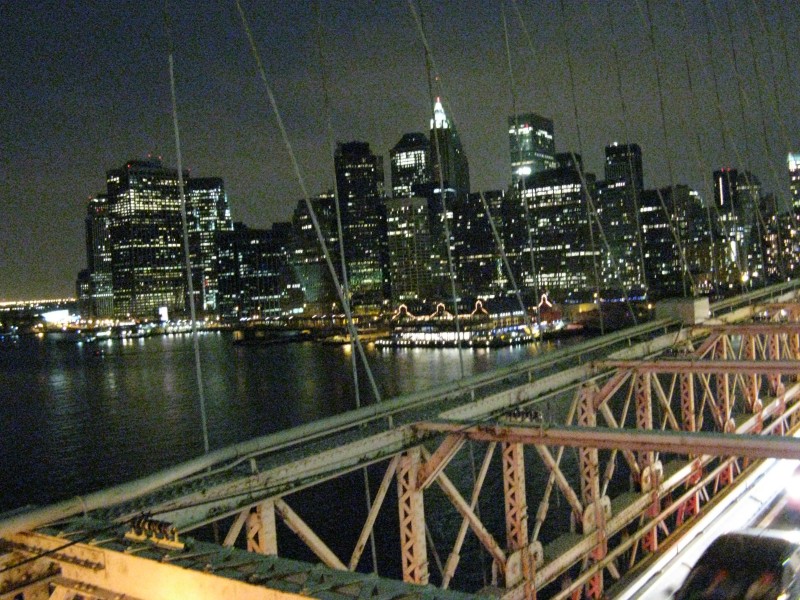 IMG_2903 - Skyline bei Nacht von der Brooklyn Bridge.jpg